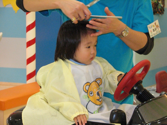 赤ちゃんの髪のカット方法