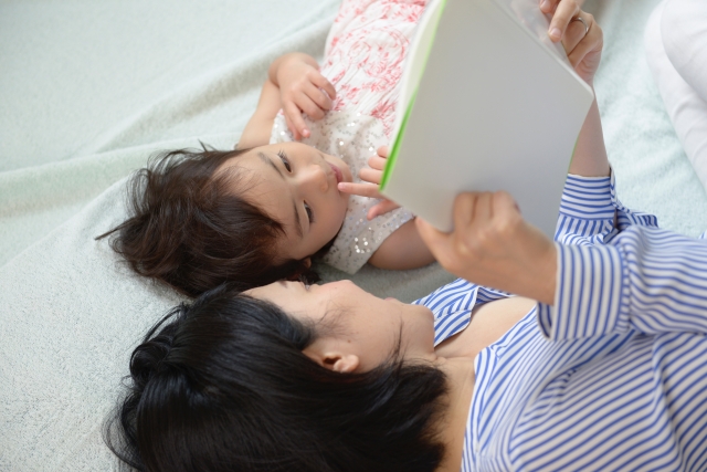 月齢にあった絵本を見つけて親子で楽しもう