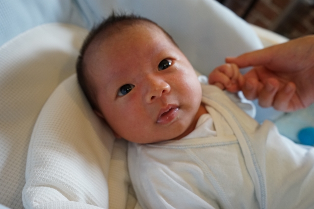 多くの赤ちゃんは生後２ヶ月目の予防接種が初めての注射